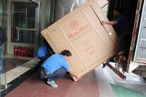 塔什库尔干钢琴贵重工艺品无忧运